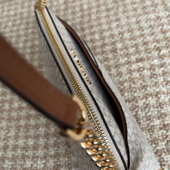 Michael Kors Jet Set Travel Medium Dome Crossbody - Picture 12 of 16